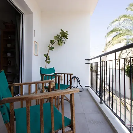 Cozy Home-away-from-home In Apartman