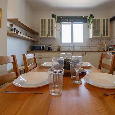Cozy Home-away-from-home In Apartman *