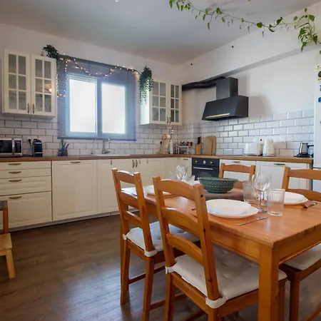 Cozy Home-away-from-home In Apartman *
