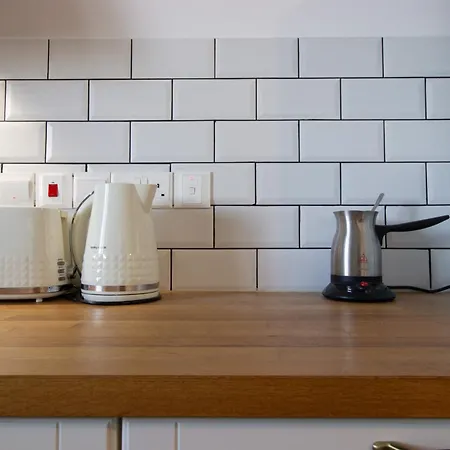 Cozy Home-away-from-home In Apartman