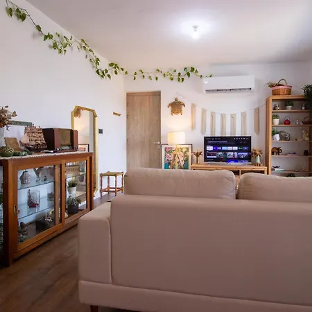 Cozy Home-away-from-home In Apartman