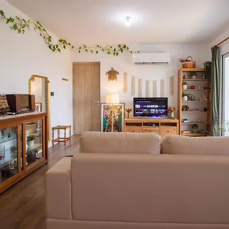 Cozy Home-away-from-home In Nicosia