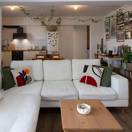 Cozy Home-away-from-home In Apartman Nicosia
