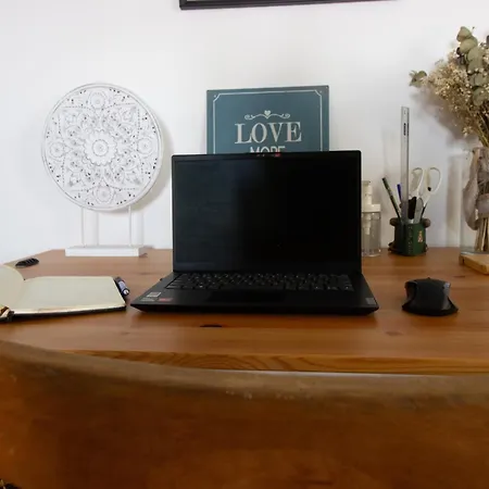 Cozy Home-away-from-home In Apartman *